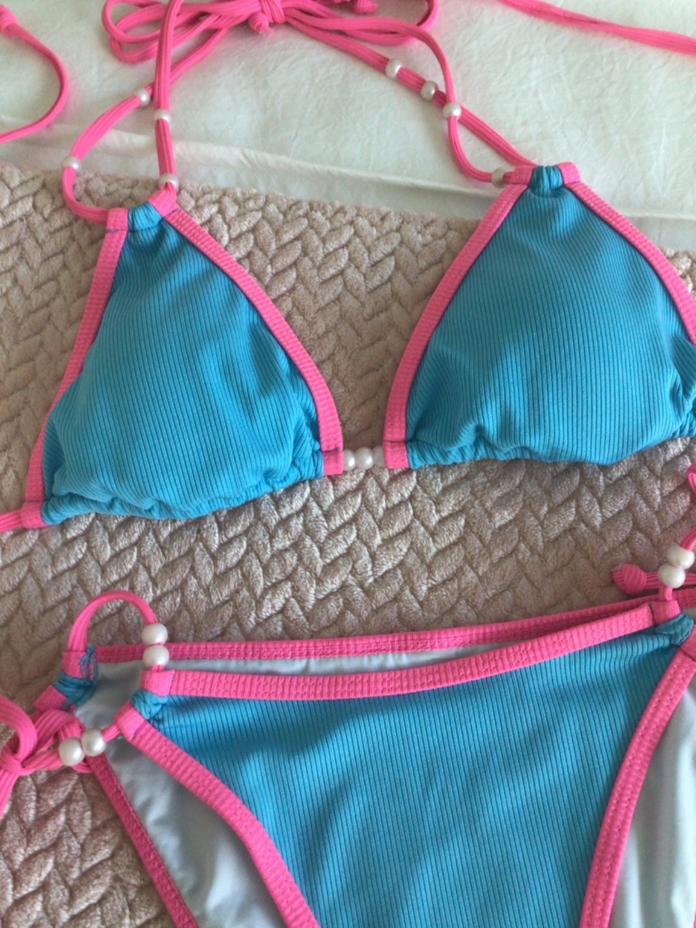 Bikini - Picture 2 of 8